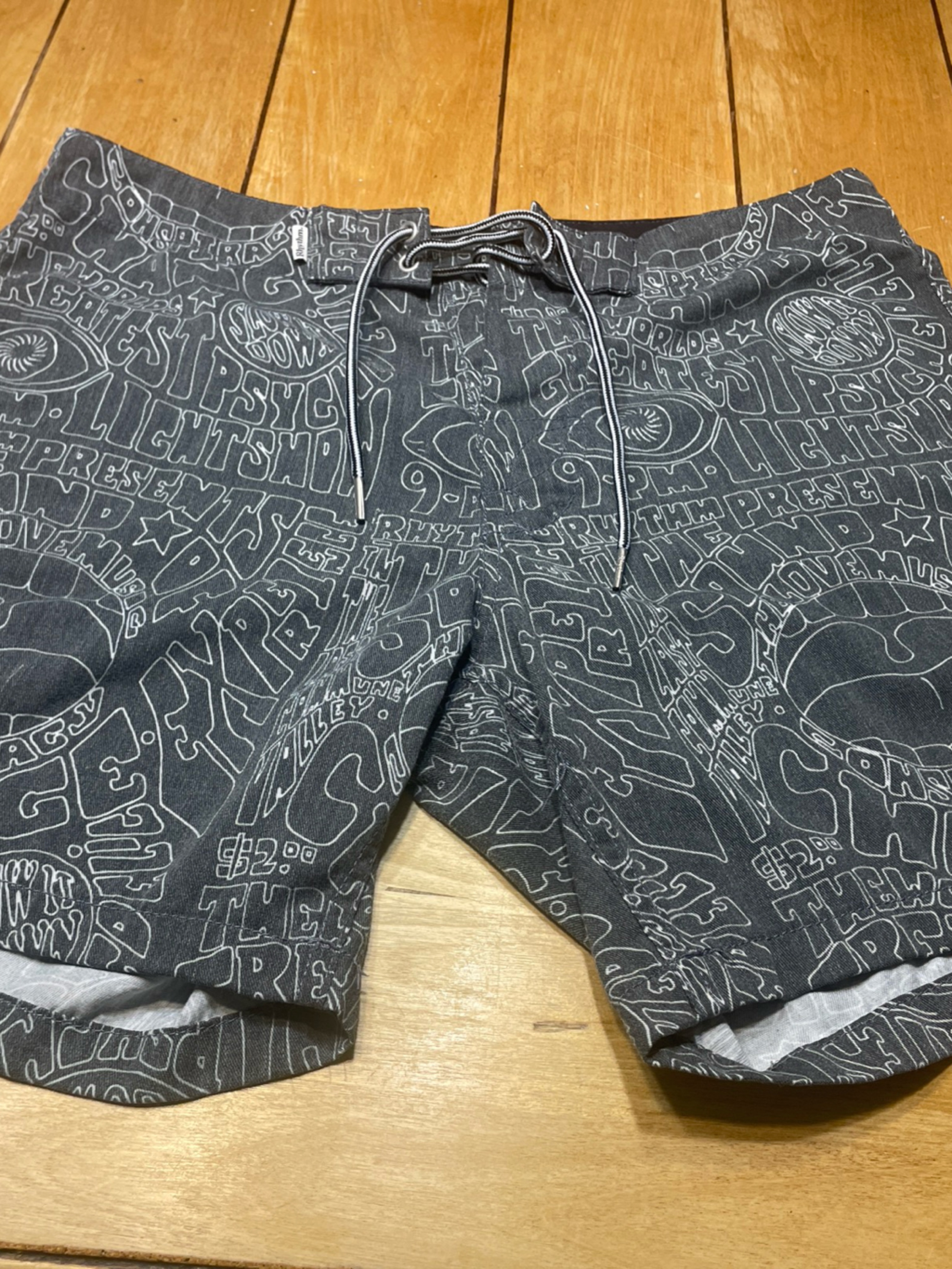Rhythm Black & White Graffiti Graphic App Men's Swim Trunks Board Shorts 32x7